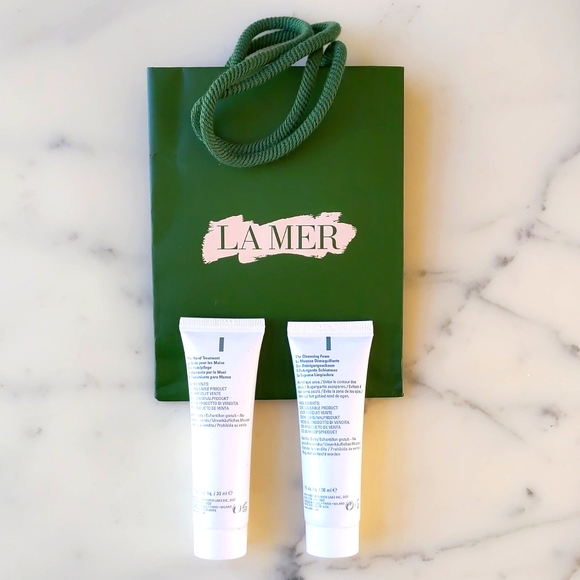New La Mer The Hand Treatment 30ml. & The Cleansing Foam 30ml. w/Logo Paper Bag. - Picture 2 of 6